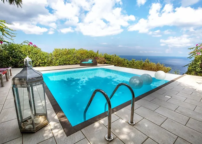 Sealight - Vista E Piscina Villa